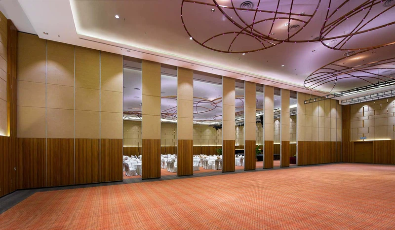 Movable partitions in hotel banquet halls Movable partitions in hotel banquet halls