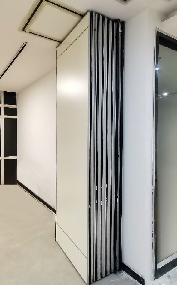 Hospital Operable Sliding Solid Partition