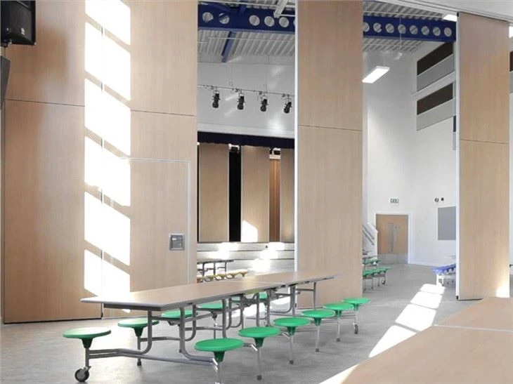 Omnidirectional Removable Wall For Function Room