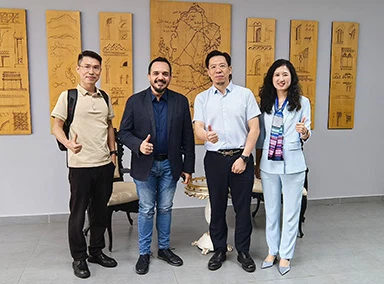 Egood export manager with long-term partners at partition manufacturing base Egood export manager with long-term partners at partition manufacturing base